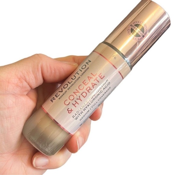 Shade F6 - Revolution Conceal & Hydrate Radiance Foundation - Picture 4 of 7